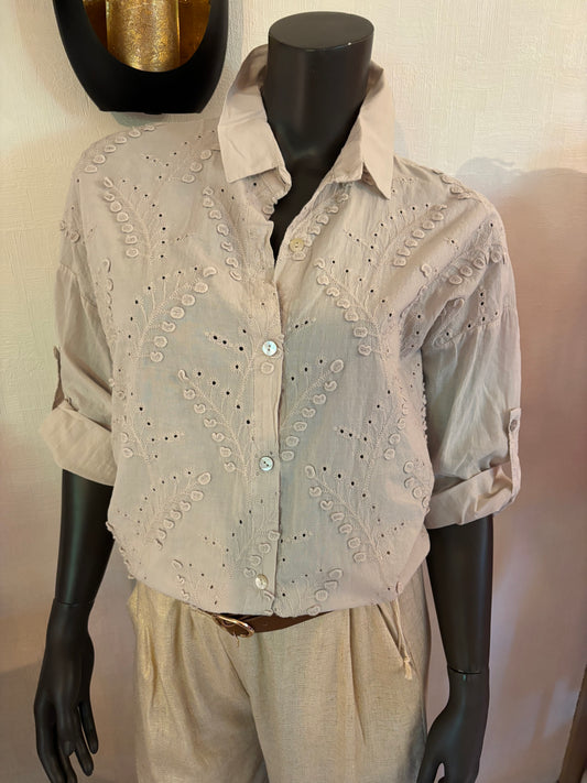 beige blouse broderie anglaise TU