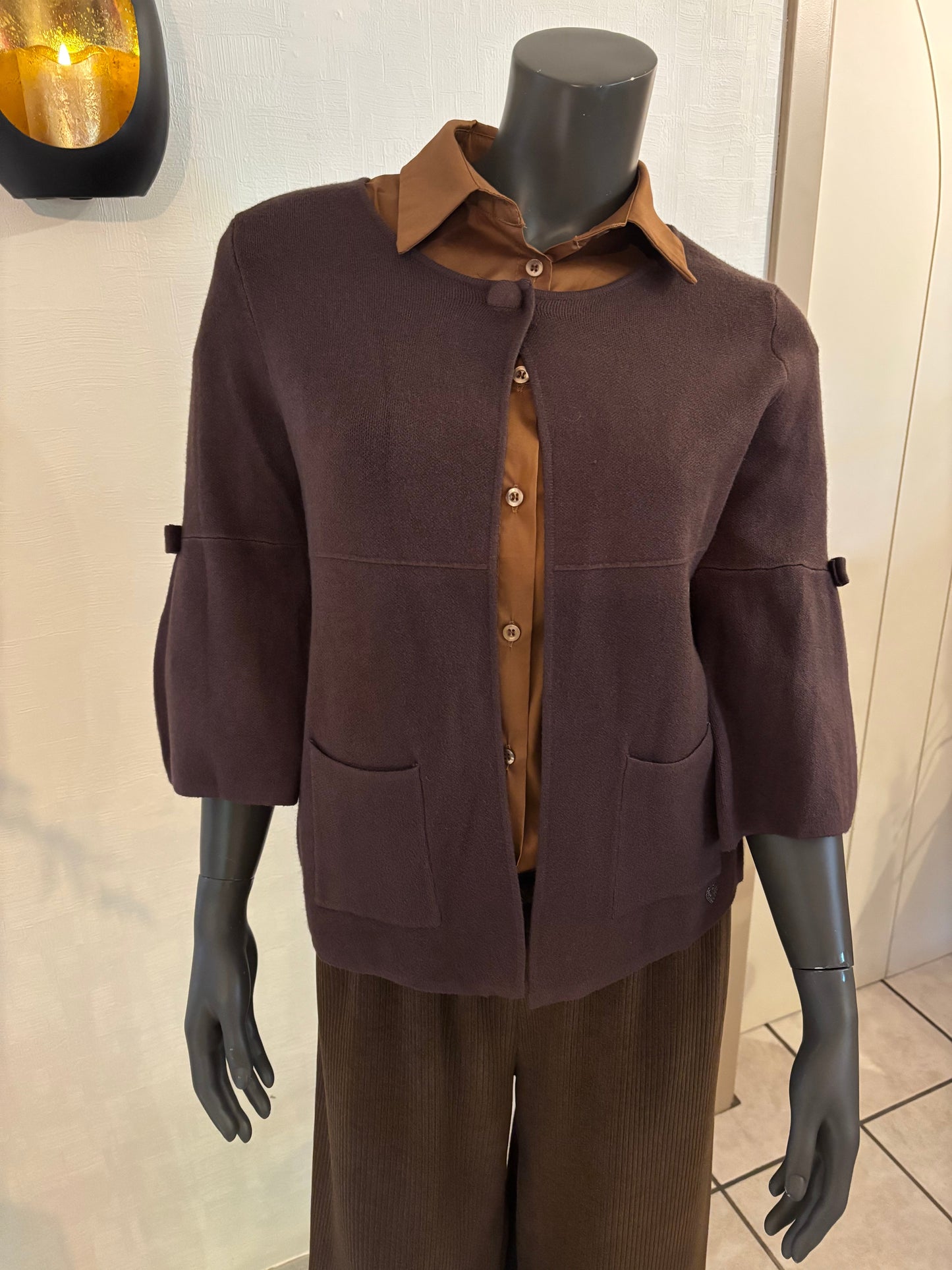 donkerbruine cardigan met strikjes TU