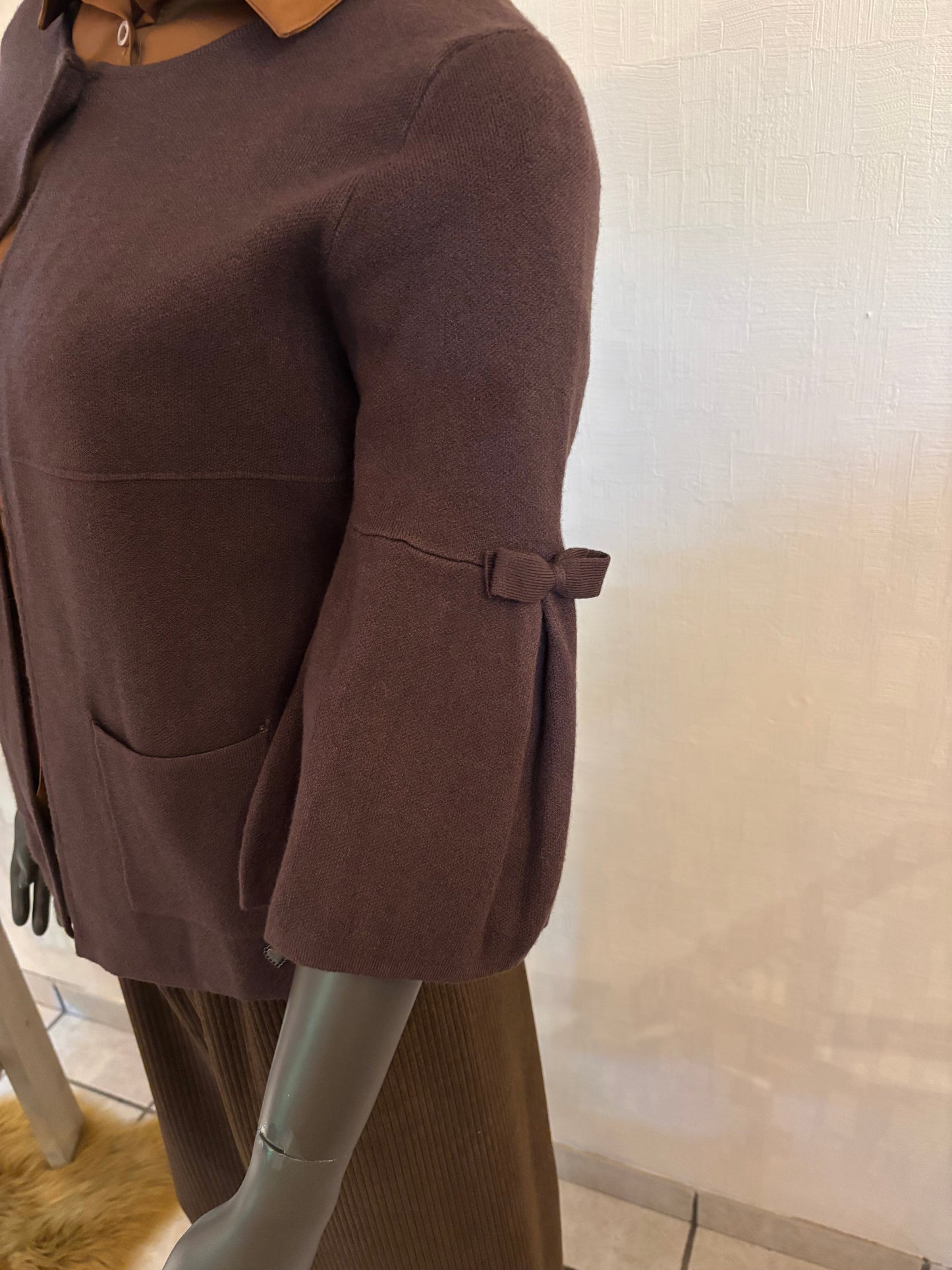 donkerbruine cardigan met strikjes TU