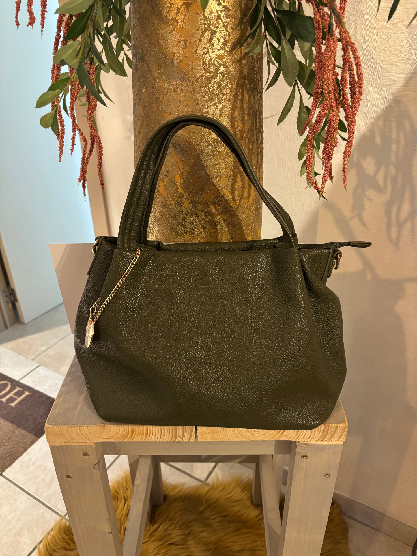 groene handtas met handvatten